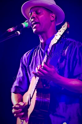 eric_bibb_bnr_wyliepic_4_09_047.png