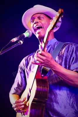 eric_bibb_bnr_wyliepic_4_09_074.png
