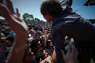 evergreen_terrace_crowd_soundwave_wyliepic_2_09_00.png
