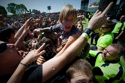 evergreen_terrace_crowd_soundwave_wyliepic_2_09_01.png