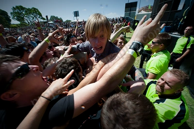evergreen_terrace_crowd_soundwave_wyliepic_2_09_02.png