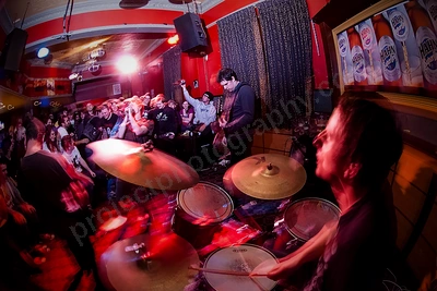 extortion_crowd_hydey_wyliepic_7_07_03.png
