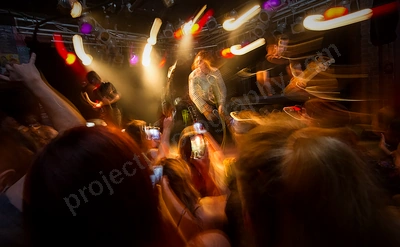 faim_crowd_amp_wyliepic_1_19_00.png