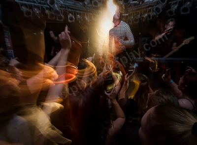 faim_crowd_amp_wyliepic_1_19_04.png