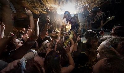 faim_crowd_amp_wyliepic_1_19_05.png