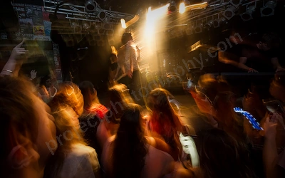 faim_crowd_amp_wyliepic_1_19_31.png