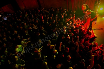 fear_factory_crowd_capital_wyliepic_10_12_04.png