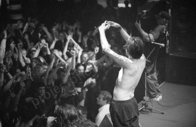 fear_factory_crowd_metros_freo_1773_wyliepic_11_97_04.jpg