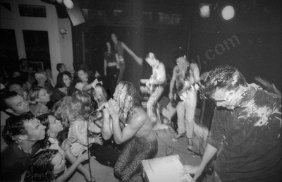 feends_crowd_last_gig_harborside_1424_wyliepic_95_14.jpg