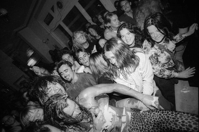 feends_crowd_last_gig_harborside_1424_wyliepic_95_27.jpg