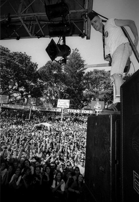 fireballs_crowd_bdo_1111_wyliepic_1_95_02.jpg