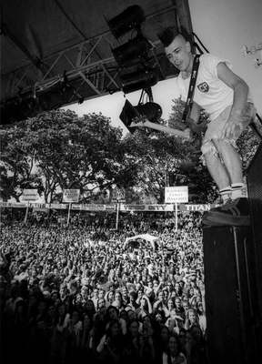 fireballs_crowd_bdo_1111_wyliepic_1_95_03.jpg
