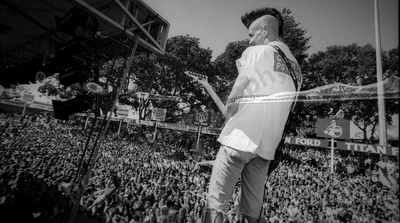 fireballs_crowd_bdo_1111_wyliepic_1_95_07.jpg