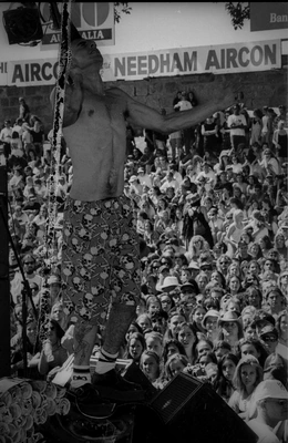 fireballs_crowd_bdo_1111_wyliepic_1_95_09.jpg