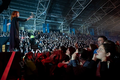 florence_and_the_machine_crowd_challenger_wyliepic_8_8_03.png