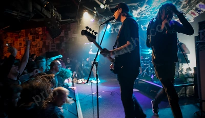 frenzal_rhomb_crowd_amp_wyliepic_9_16_23.png