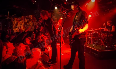 frenzal_rhomb_crowd_amp_wyliepic_9_16_31.png