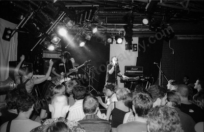 gerling_crowd_amp_2070_wyliepic_4_02_02.jpg