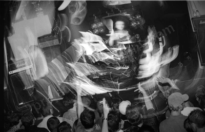 gerling_crowd_amp_2070_wyliepic_4_02_37.jpg
