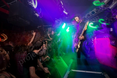 get_away_plan_crowd_amp_wyliepic_3_19_075.png