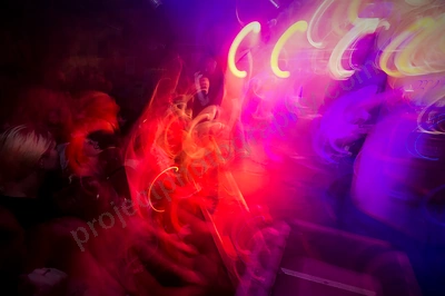 get_away_plan_crowd_amp_wyliepic_3_19_091.png