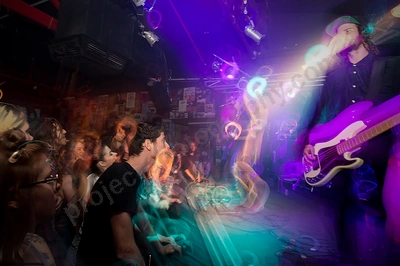 get_away_plan_crowd_amp_wyliepic_3_19_116.png