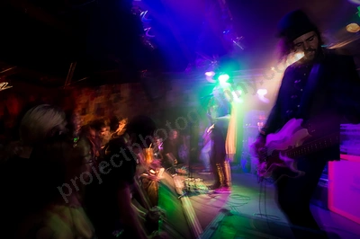 get_away_plan_crowd_amp_wyliepic_3_19_118.png