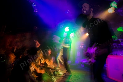 get_away_plan_crowd_amp_wyliepic_3_19_134.png