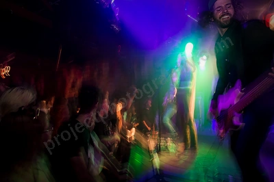 get_away_plan_crowd_amp_wyliepic_3_19_137.png