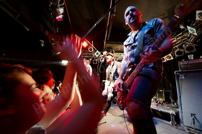 go_radio_crowd_amps_wyliepic_9_11_-01.png