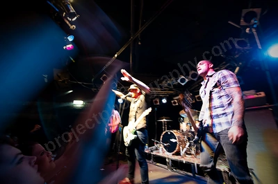 go_radio_crowd_amps_wyliepic_9_11_-06.png