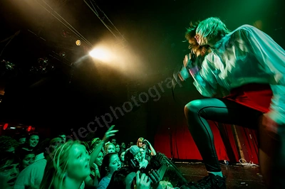 grates_crowd_capital_wyliepic_11_11_04.png