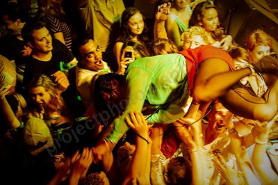 grates_crowd_capital_wyliepic_11_11_44.png