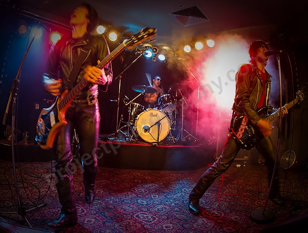 guitar_wolf_boston_wyliepic_11_17_03.png
