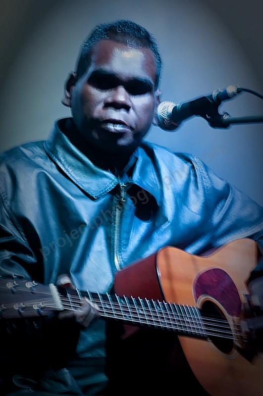 gurrumul_yunupingu_blues_roots_wyliepic_4_11_002.png