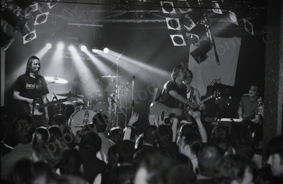 gus_n_frank_crowd_2272_wyliepic_7_03_02.jpg