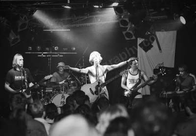 gus_n_frank_crowd_2272_wyliepic_7_03_04.jpg