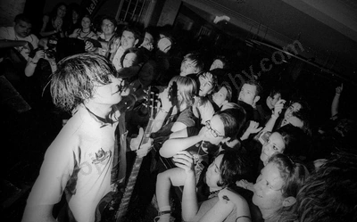 gyroscope_crowd_rosemount_2644_wyliepic_2_2006_00.jpg