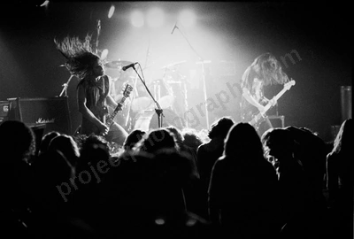 hardons_crowd_513_club_a_wyliepic_8_93_00.jpg
