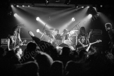 hardons_crowd_513_club_a_wyliepic_8_93_02.jpg