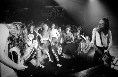 hardons_crowd_grosvenor_285_wyliepic_92_00.jpg