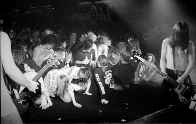hardons_crowd_grosvenor_285_wyliepic_92_01.jpg