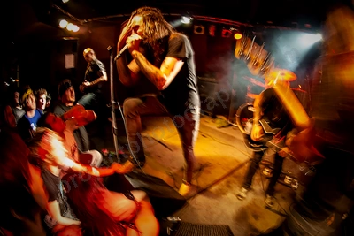 he_is_legend_crowd_rosemount_wyliepic_9_07_15.png