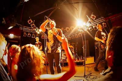 i_am_giant_crowd_amps_wyliepic_2_12_08.png