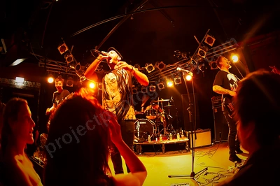 i_am_giant_crowd_amps_wyliepic_2_12_10.png