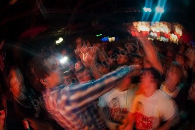 i_killed_the_prom_queen_crowd_fly_by_night_wyliepic_6_08_01.png
