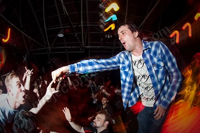 i_killed_the_prom_queen_crowd_fly_by_night_wyliepic_6_08_08.png