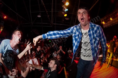 i_killed_the_prom_queen_crowd_fly_by_night_wyliepic_6_08_09.png