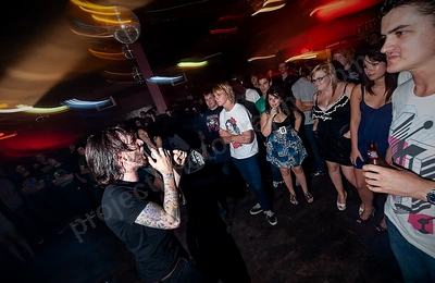 into_the_sea_crowd_amp_wyliepic_1_09_02.png