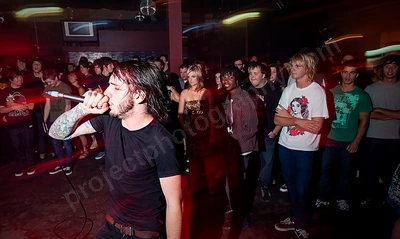 into_the_sea_crowd_amp_wyliepic_1_09_03.png